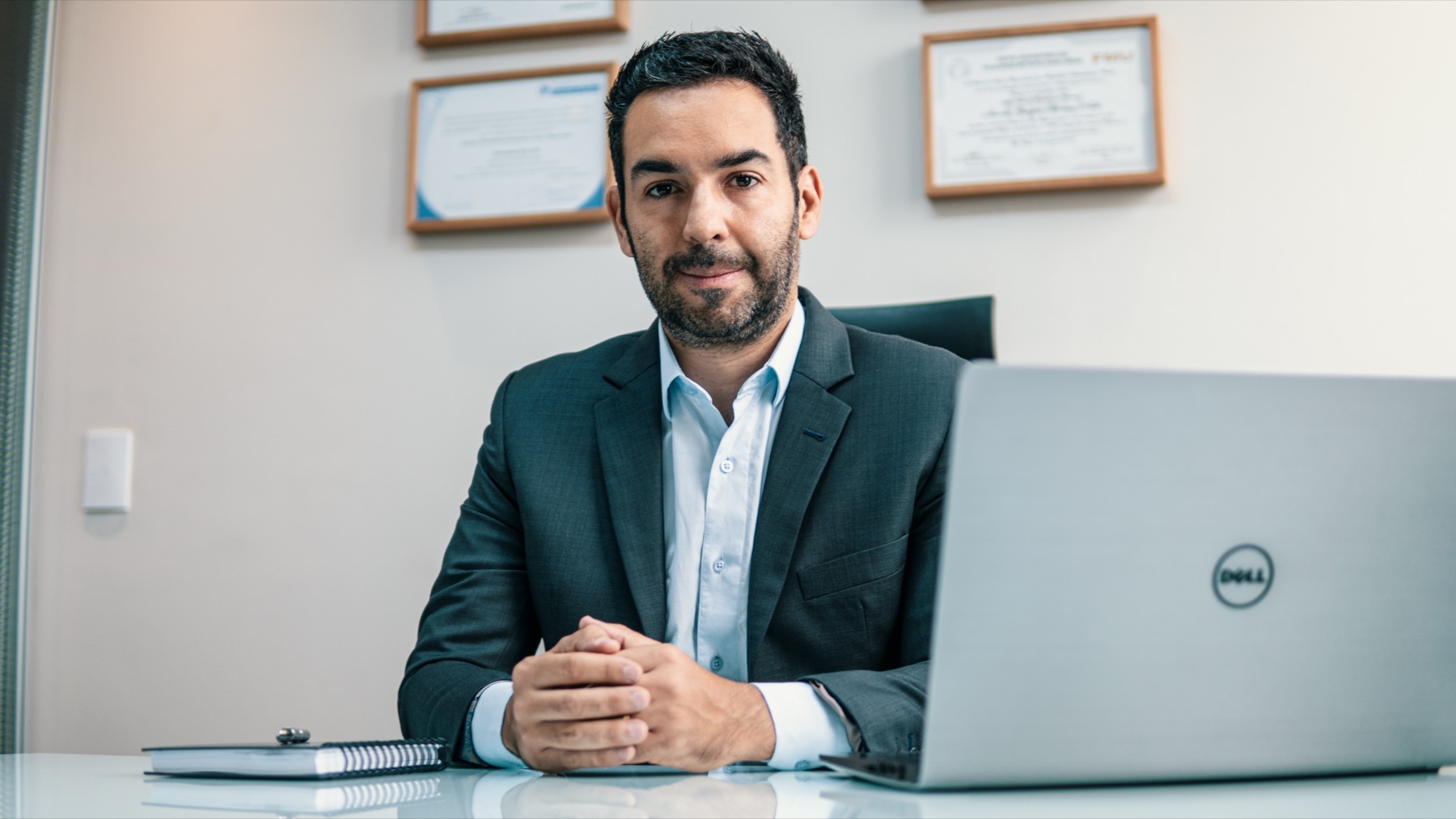 João Badari em seu escritório
